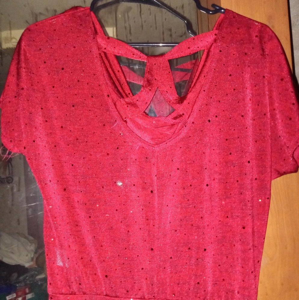 Beautiful Red Blouse - Picture 2 of 3